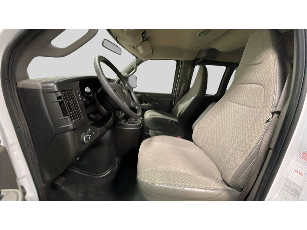 2023 Chevrolet Express Passenger 3500 1LS