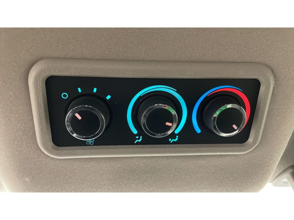 2023 Chevrolet Express Passenger 3500 1LS