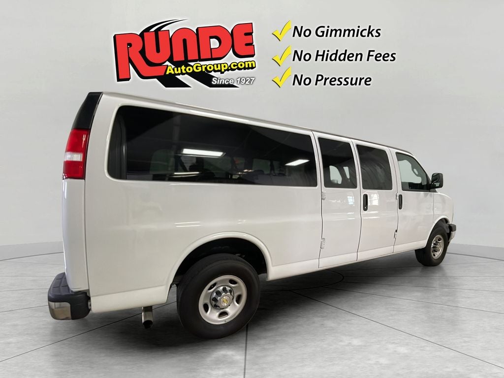 2024 Chevrolet Express Passenger 3500 1LT