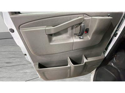 2024 Chevrolet Express Passenger 3500 1LT