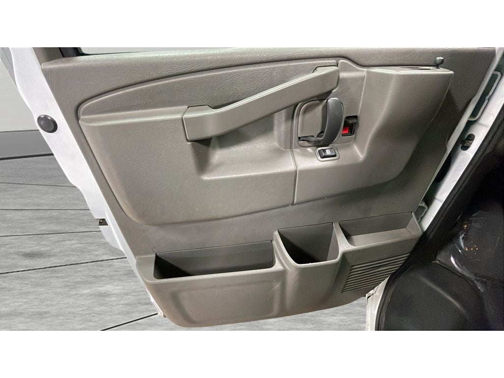 2024 Chevrolet Express Passenger 3500 1LT
