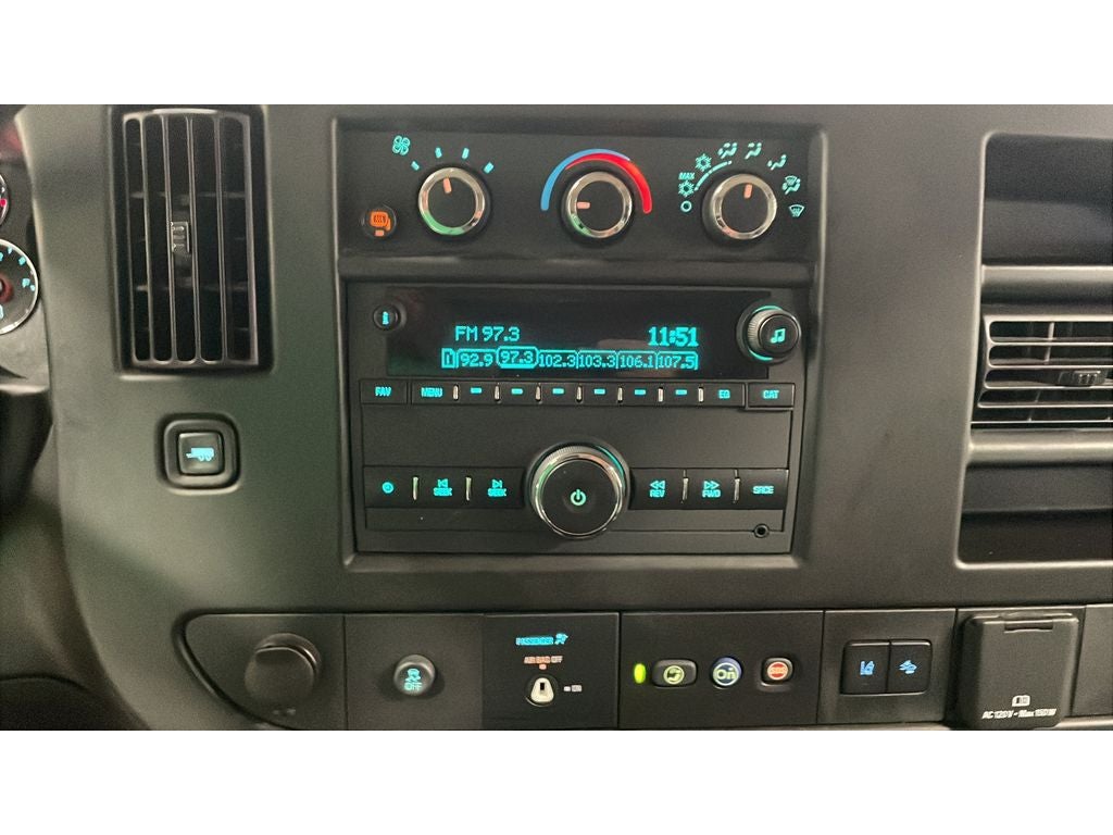 2024 Chevrolet Express Passenger 3500 1LT