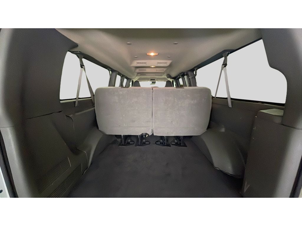 2024 Chevrolet Express Passenger 3500 1LT