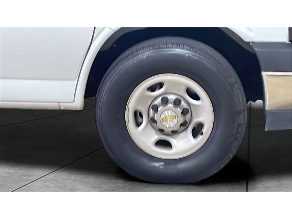 2024 Chevrolet Express Passenger 3500 1LT