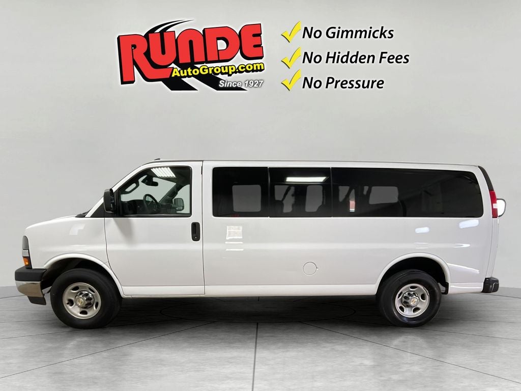 2024 Chevrolet Express Passenger 3500 1LT