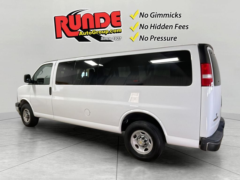 2024 Chevrolet Express Passenger 3500 1LT