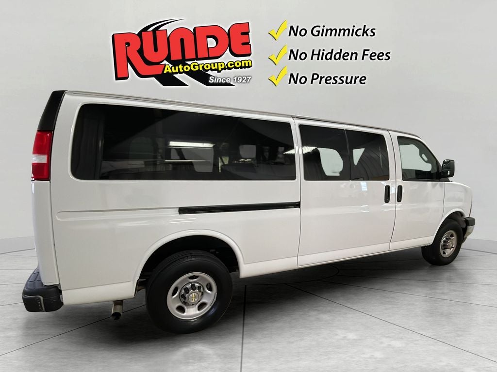 2024 Chevrolet Express Passenger 3500 1LT