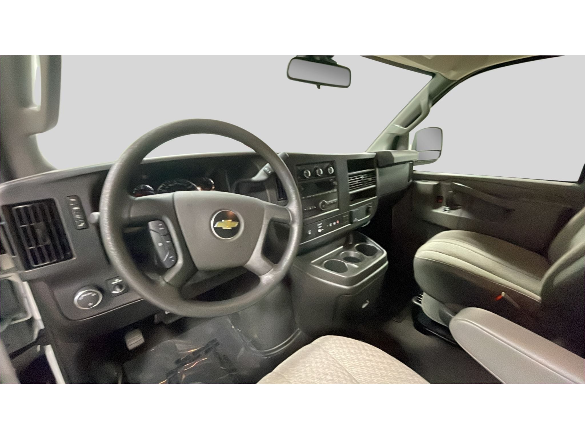 2025 Chevrolet Express Passenger 1LT