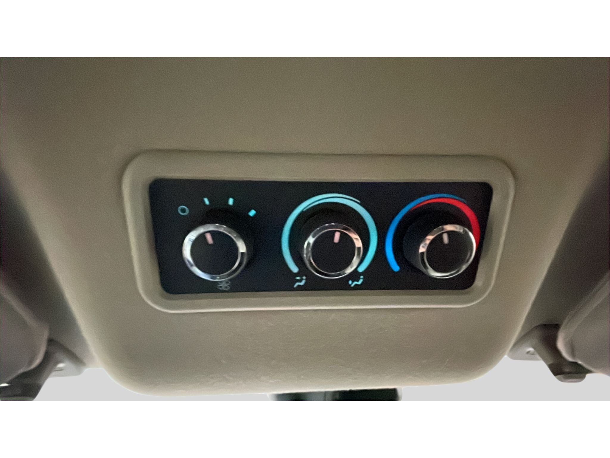 2025 Chevrolet Express Passenger 1LT