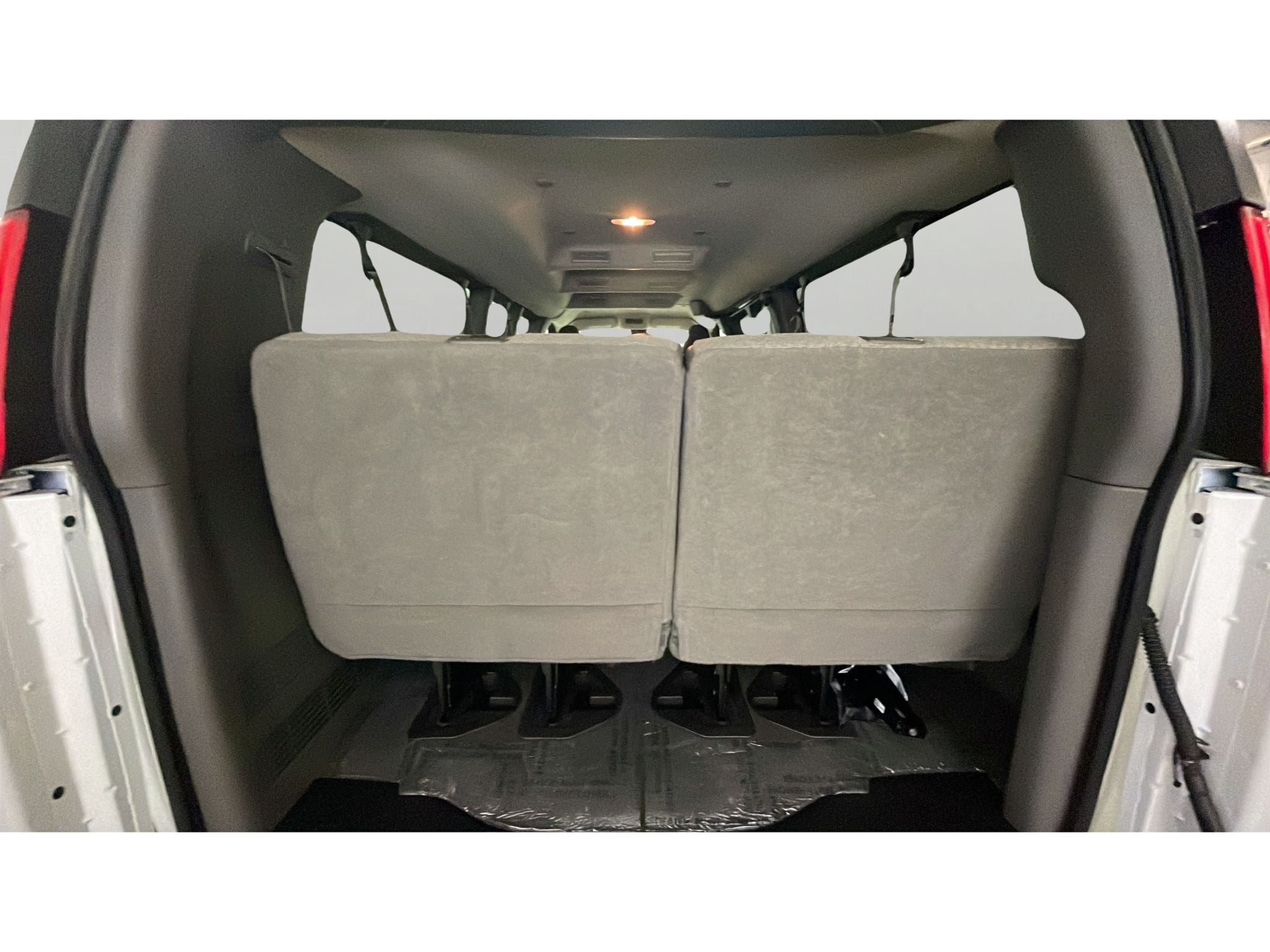2025 Chevrolet Express Passenger 1LT