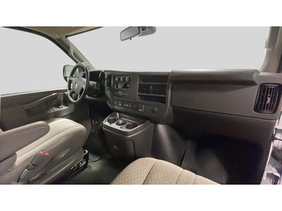 2025 Chevrolet Express Passenger 1LT