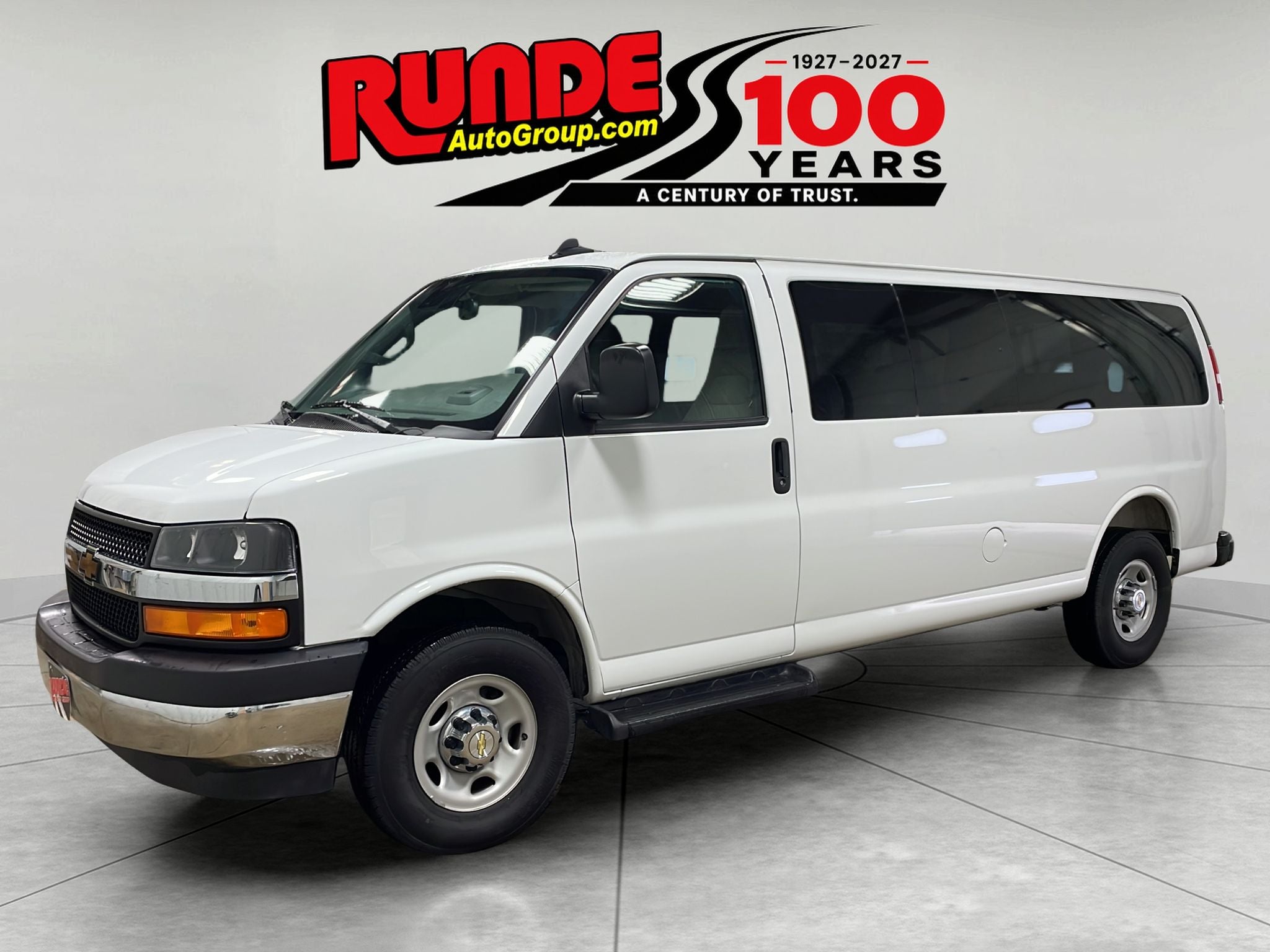 2025 Chevrolet Express Passenger 1LT