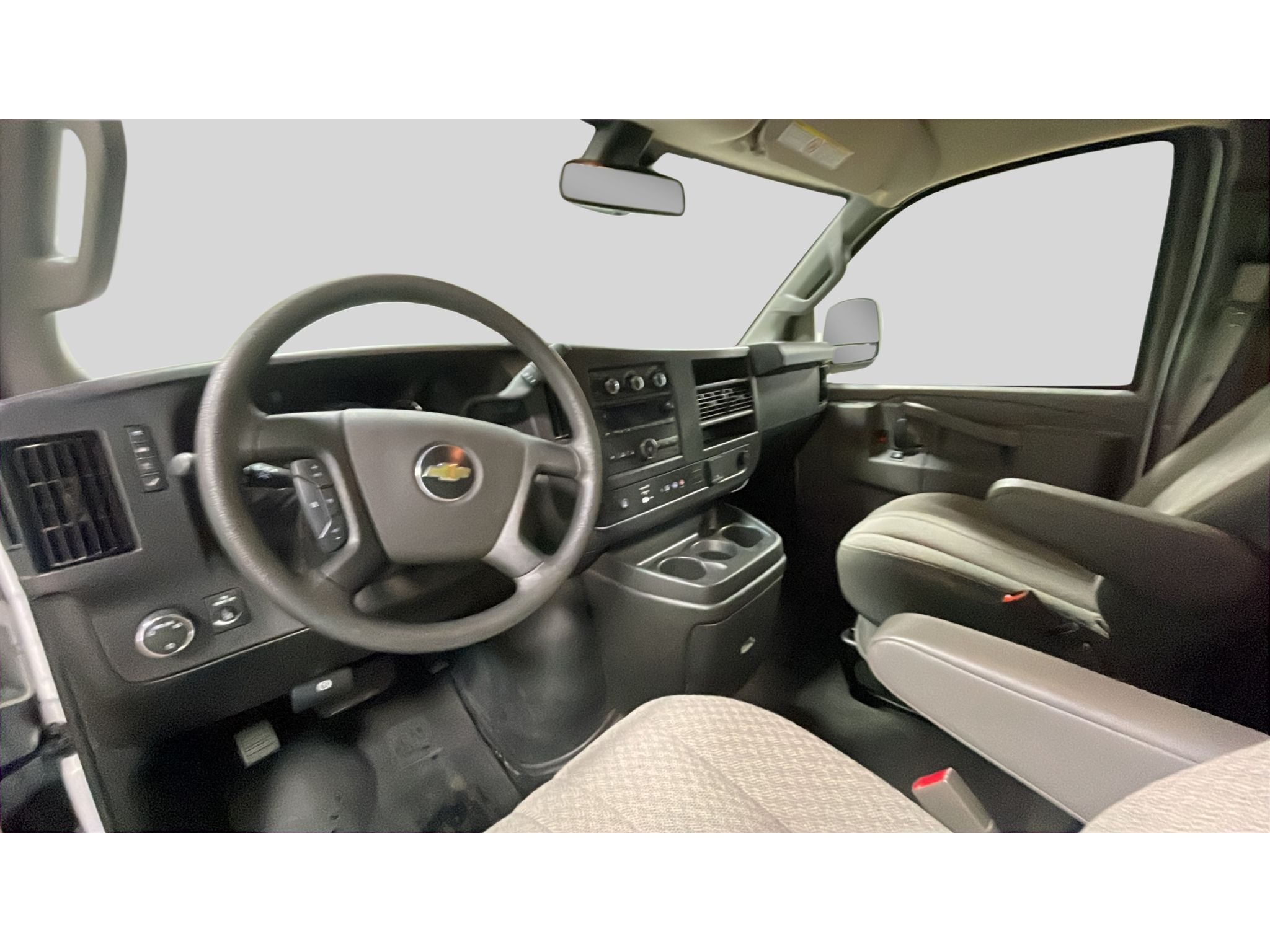 2025 Chevrolet Express Passenger 1LT