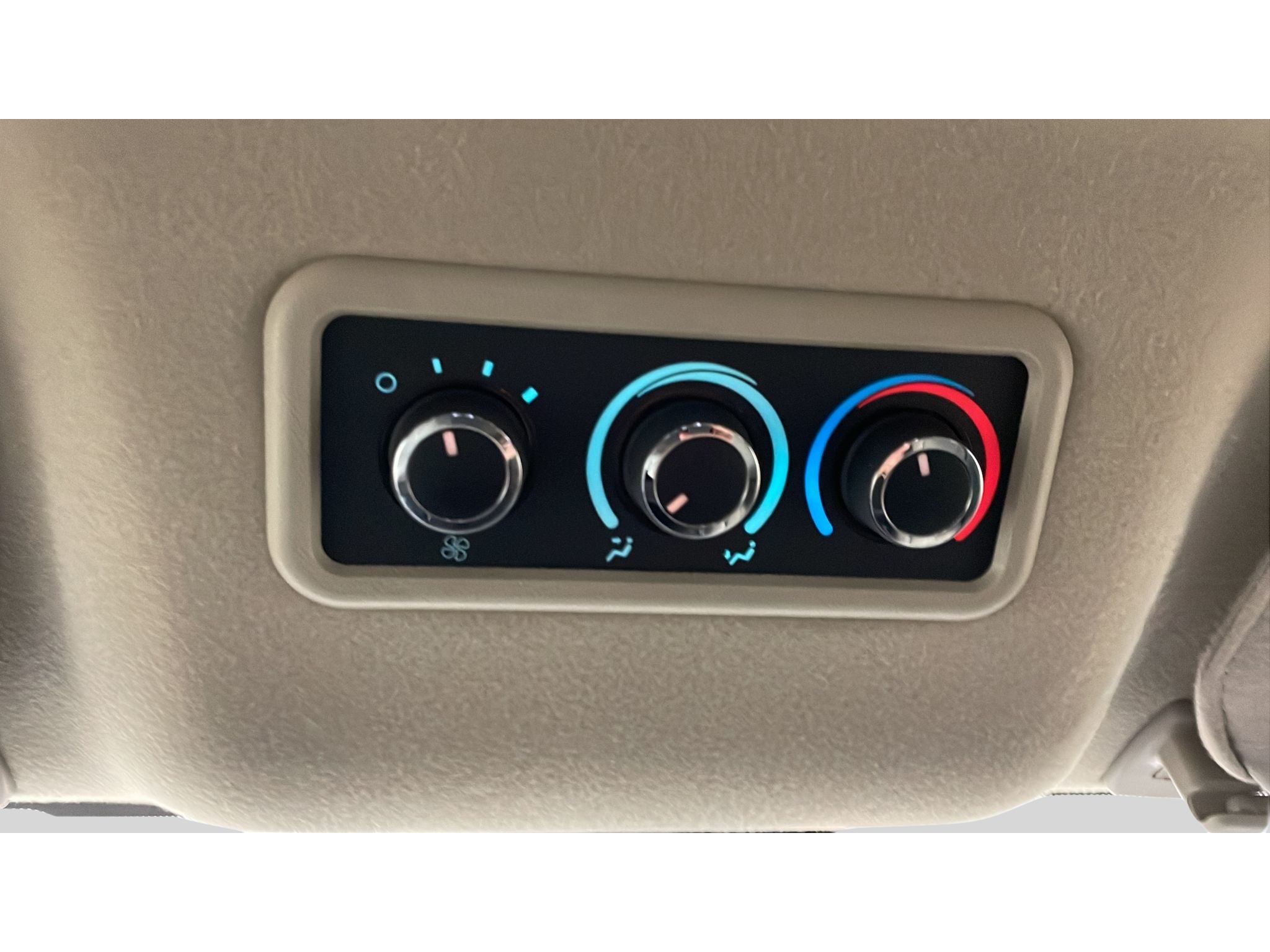 2025 Chevrolet Express Passenger 1LT
