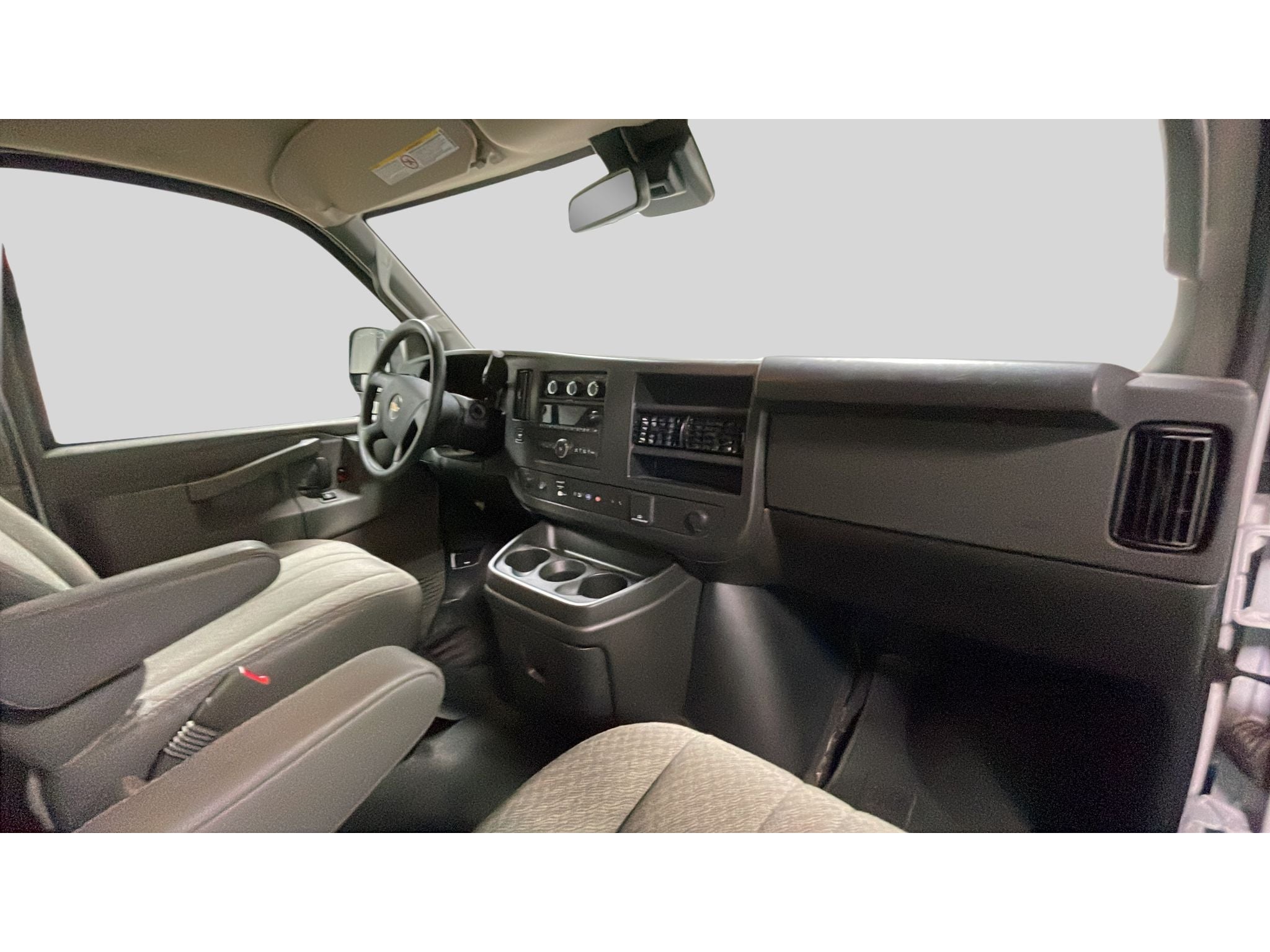 2025 Chevrolet Express Passenger 1LT