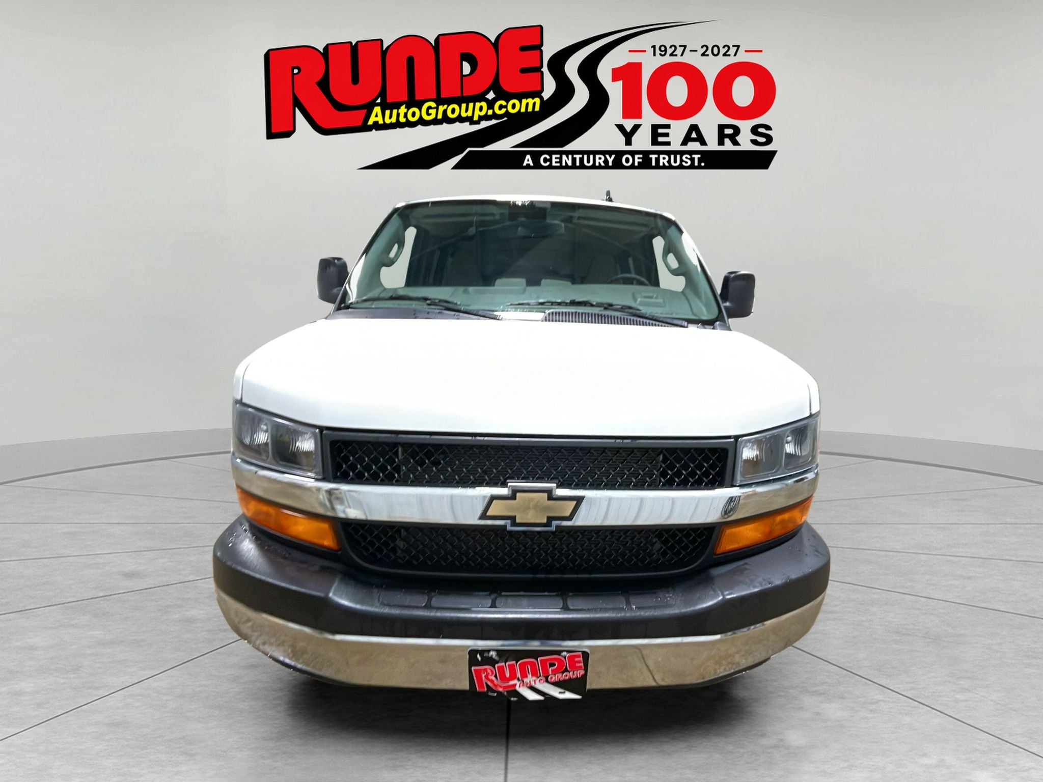 2025 Chevrolet Express Passenger 1LT