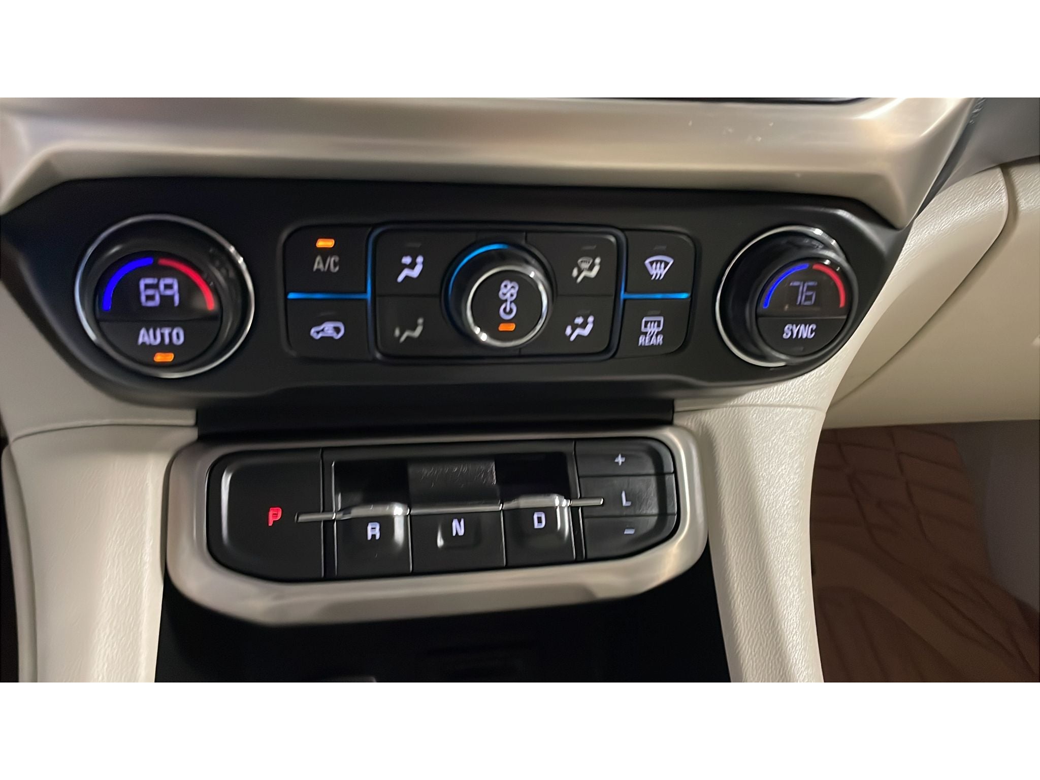 2022 GMC Acadia Denali