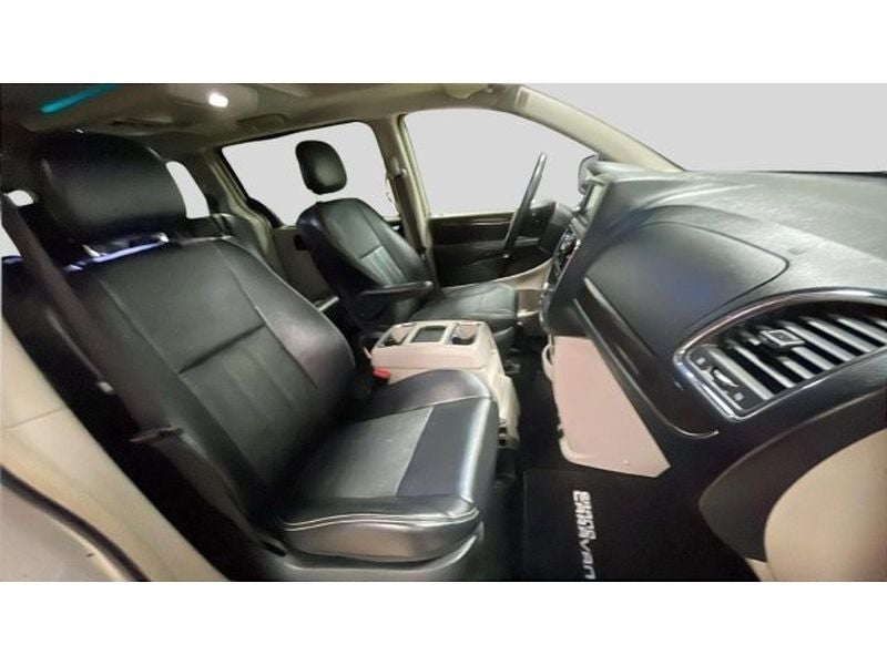 2011 Chrysler Town & Country Touring-L