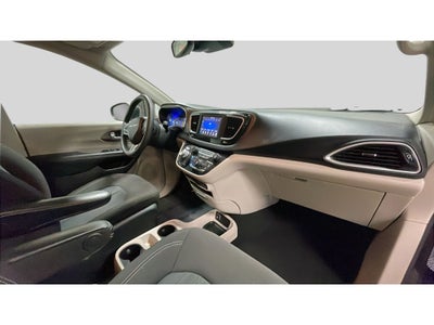 2021 Chrysler Voyager L