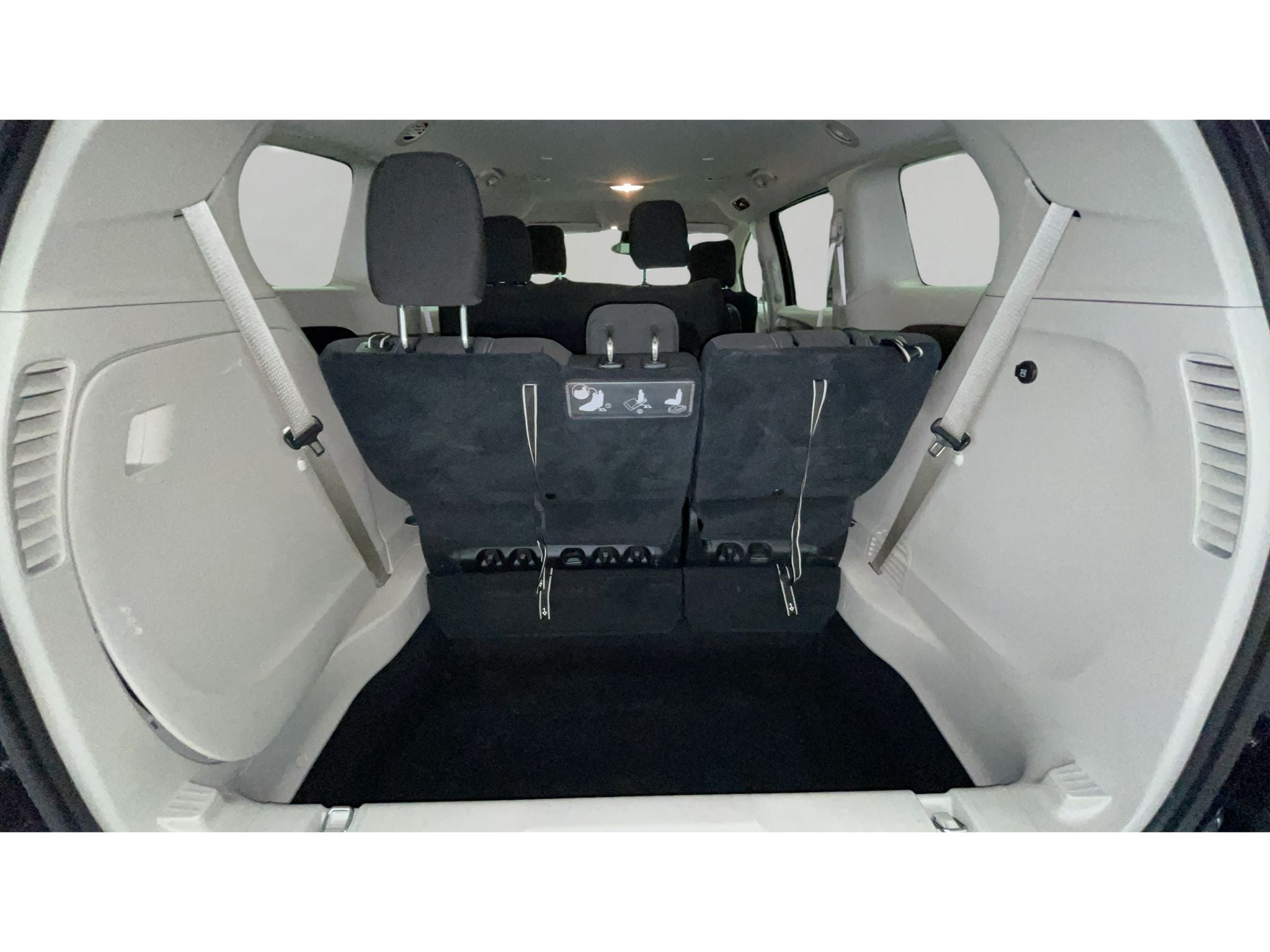 2021 Chrysler Voyager L