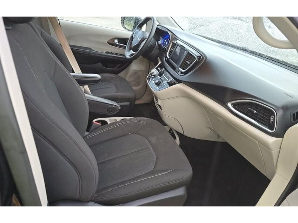 2021 Chrysler Voyager L