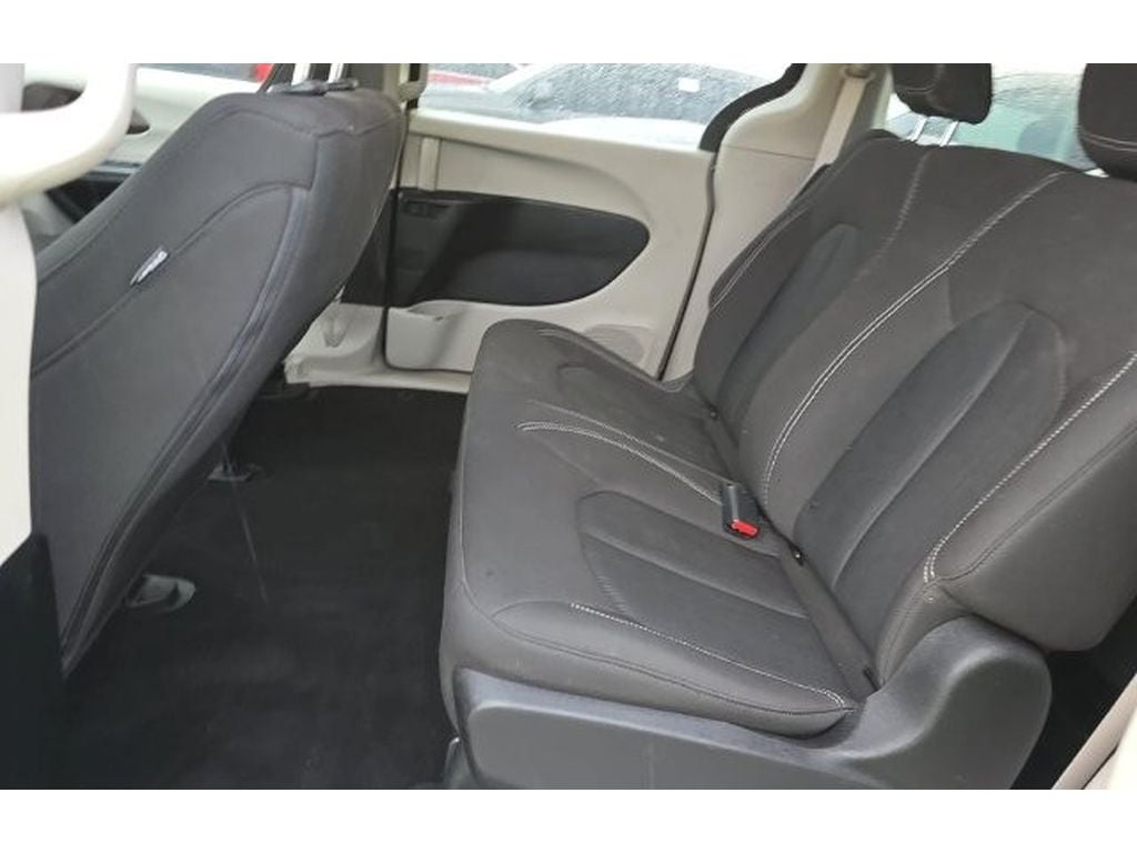 2021 Chrysler Voyager L