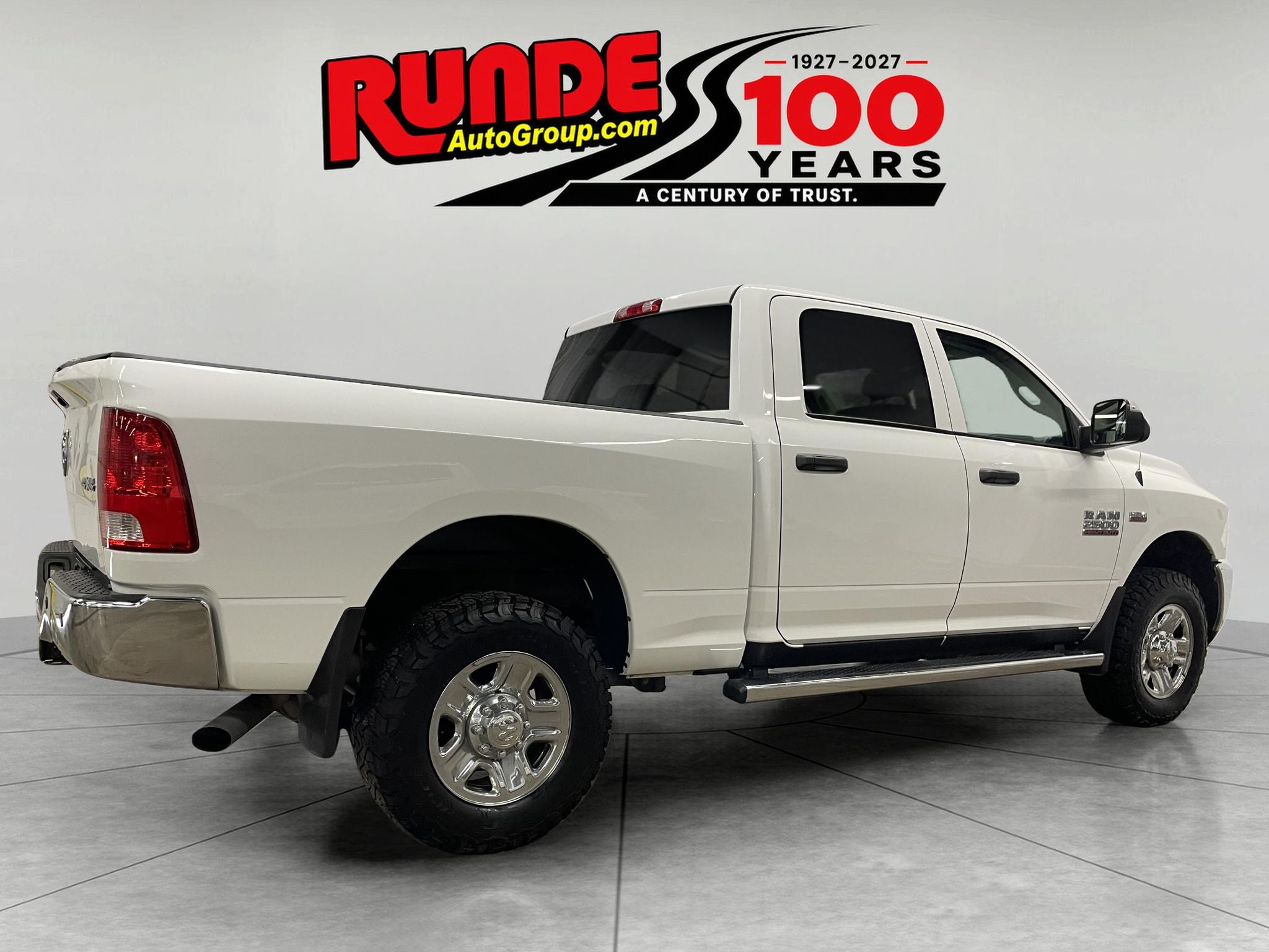 2017 RAM 2500 Tradesman Crew Cab 4x4 6'4" Box