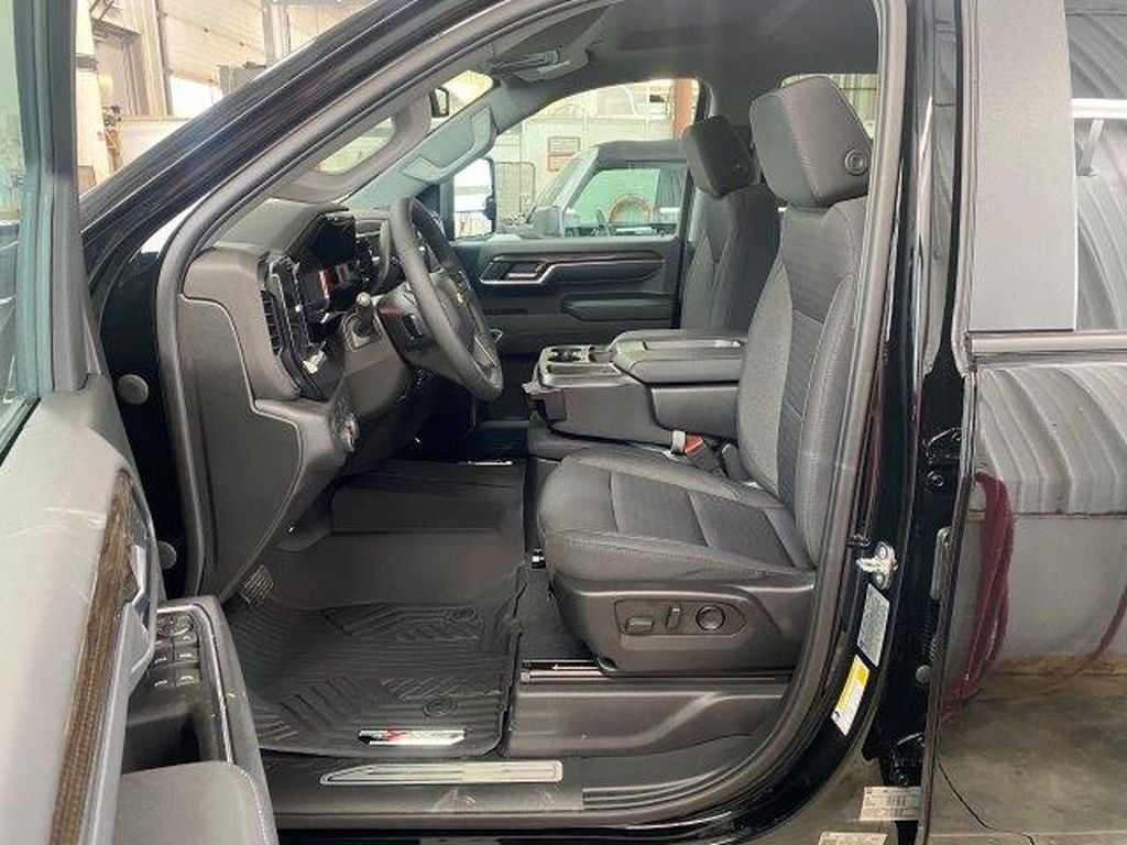 2024 Chevrolet Silverado LT