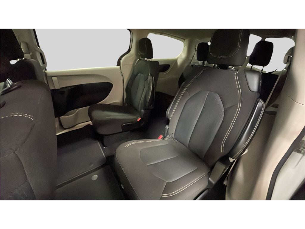 2020 Chrysler Voyager LX