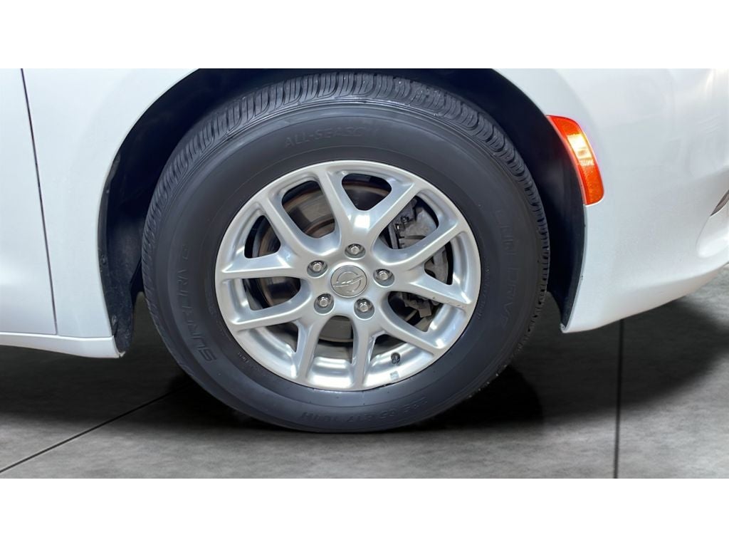 2020 Chrysler Voyager LX