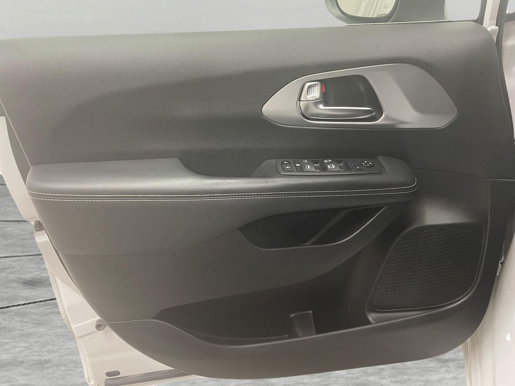 2023 Chrysler Pacifica Touring