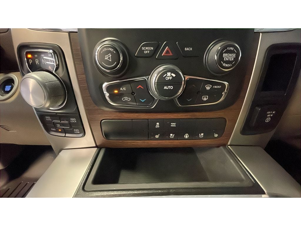2017 RAM 1500 Laramie Crew Cab 4x4 5'7" Box