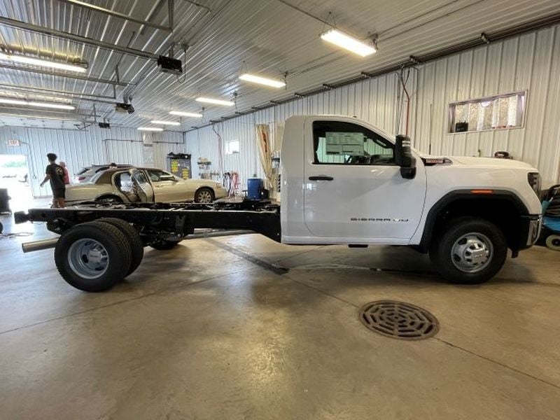 2026 GMC Sierra 3500 HD Chassis Cab Pro