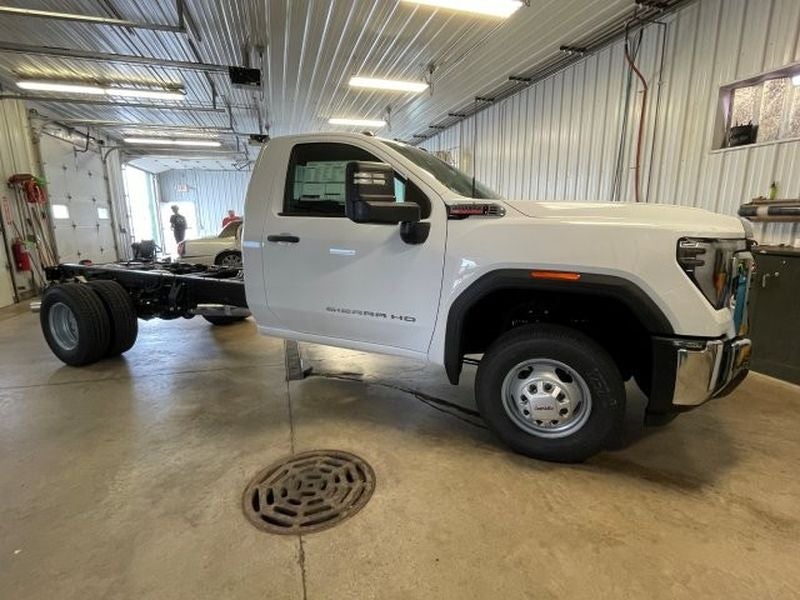 2026 GMC Sierra 3500 HD Chassis Cab Pro