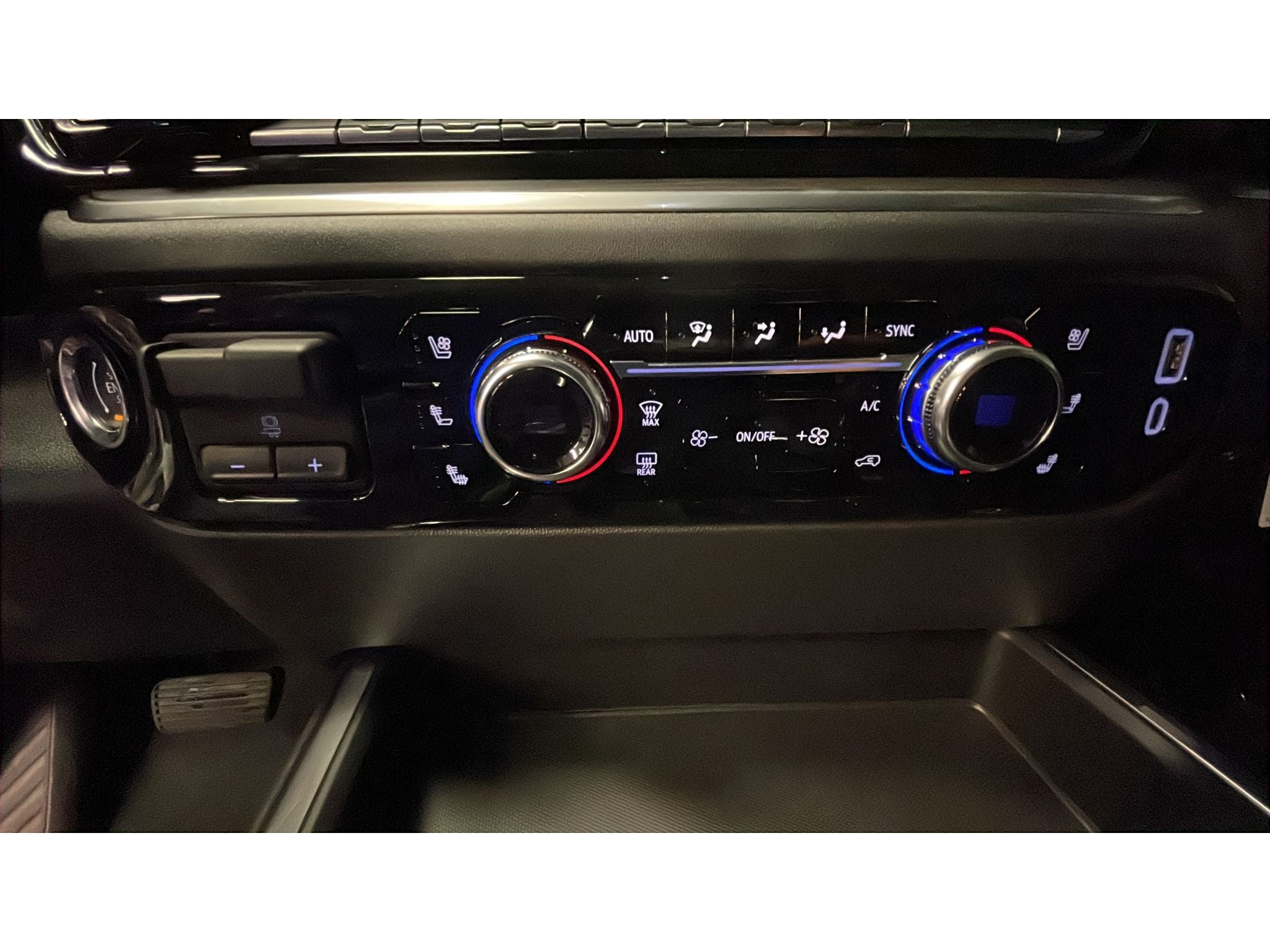 2026 GMC Sierra 1500 SLT - Photo 13